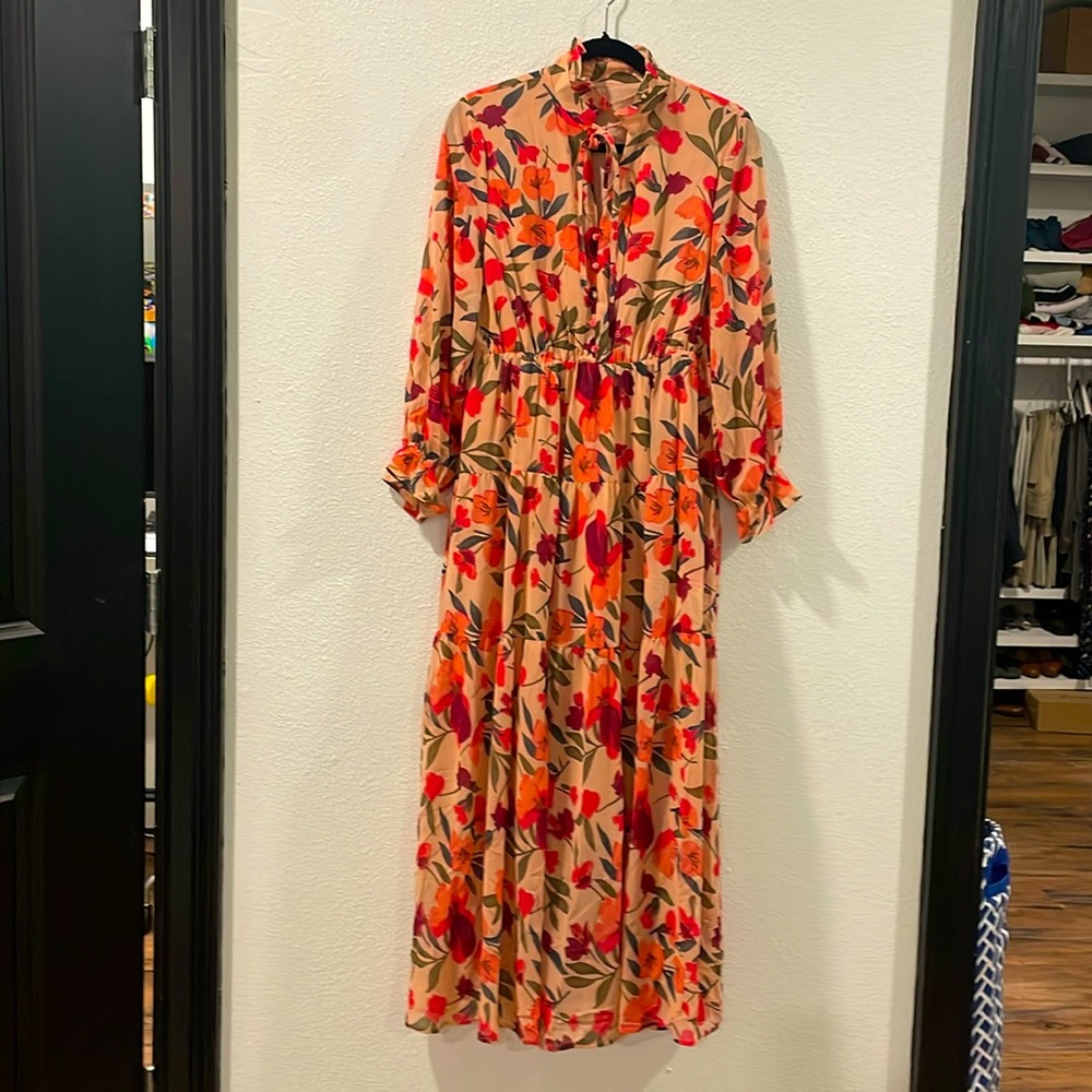 Beautiful floral dress size Lg.